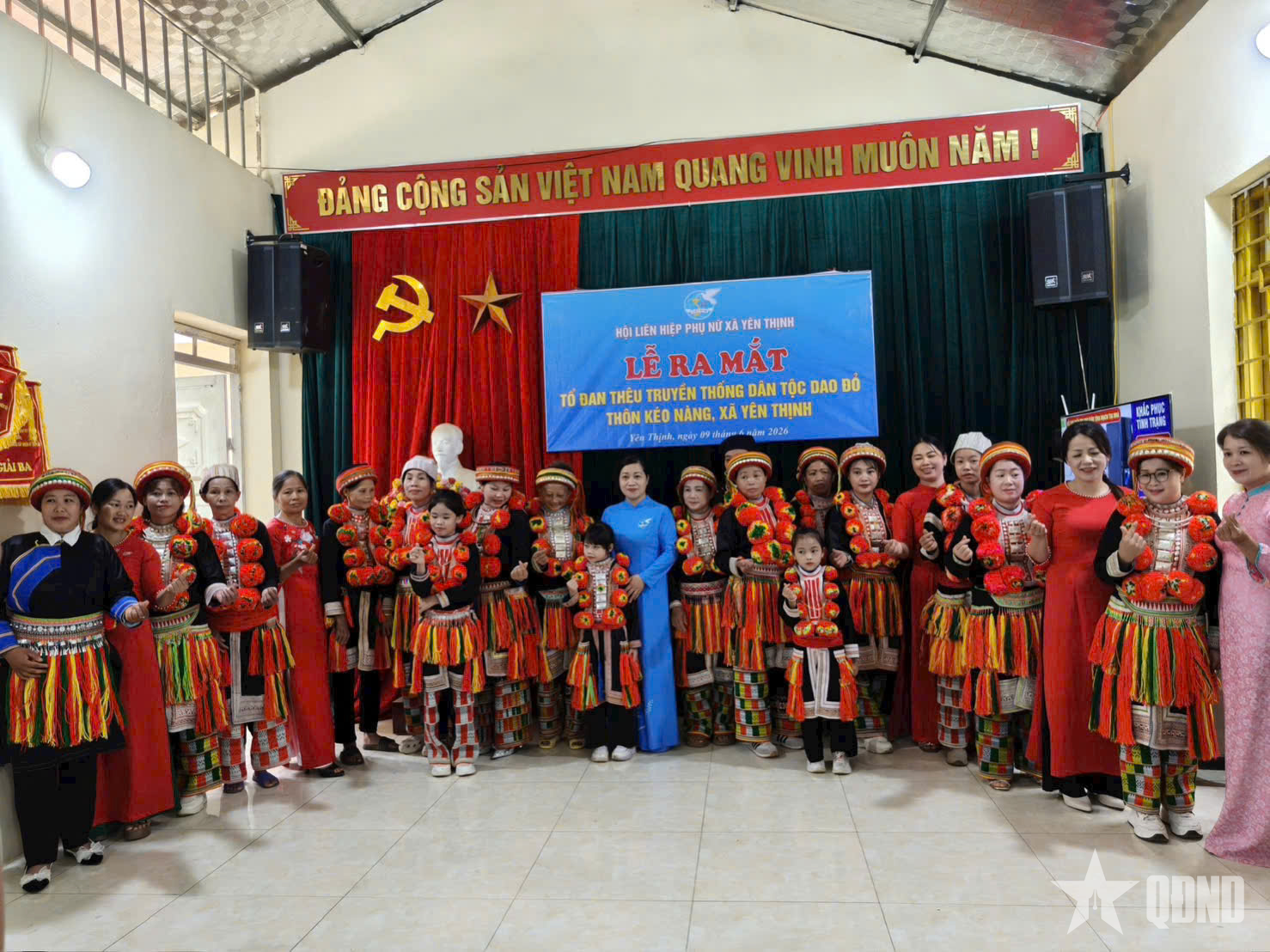 Giữ nghề đan thêu của người Dao đỏ
